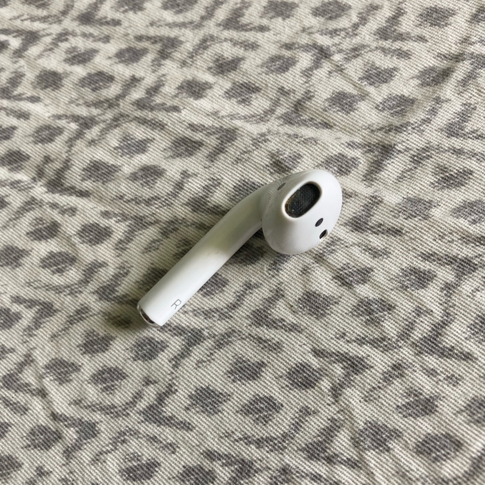 Apple White Earbud Headphones